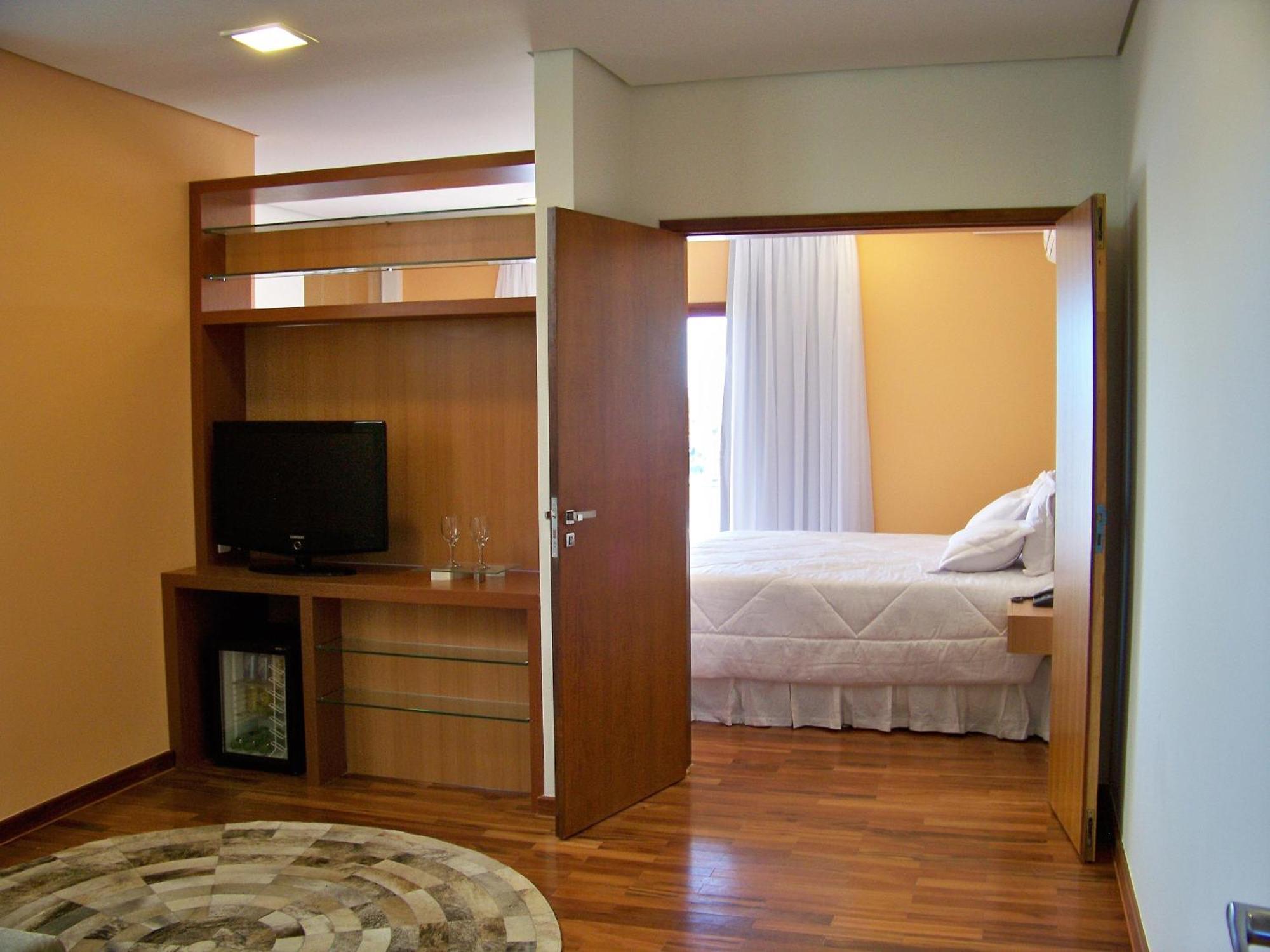 פורמיגה Ramada By Wyndham Furnaspark מראה חיצוני תמונה